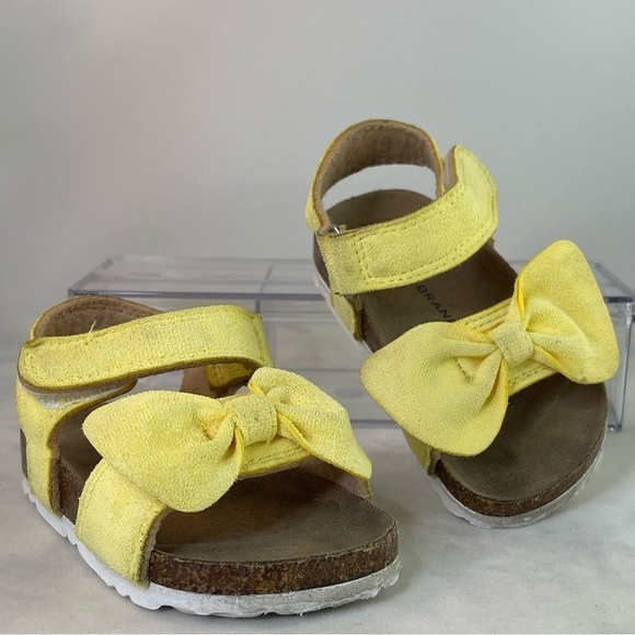 Lucky Brand Girl Bow Footbed Sandals, Yellow size 4 - Picture 1 of 9